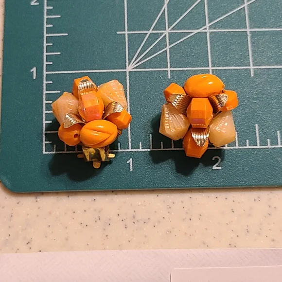 Vintage clip on Earrings for sale - Picture 7 of 7